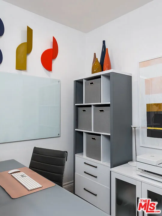 5753 White Oak Avenue 7, Encino, California 91316 home-pic-29